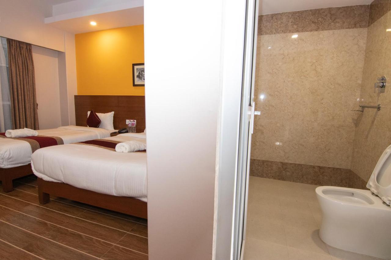 Hotel Balcony โพคารา ภายนอก รูปภาพ