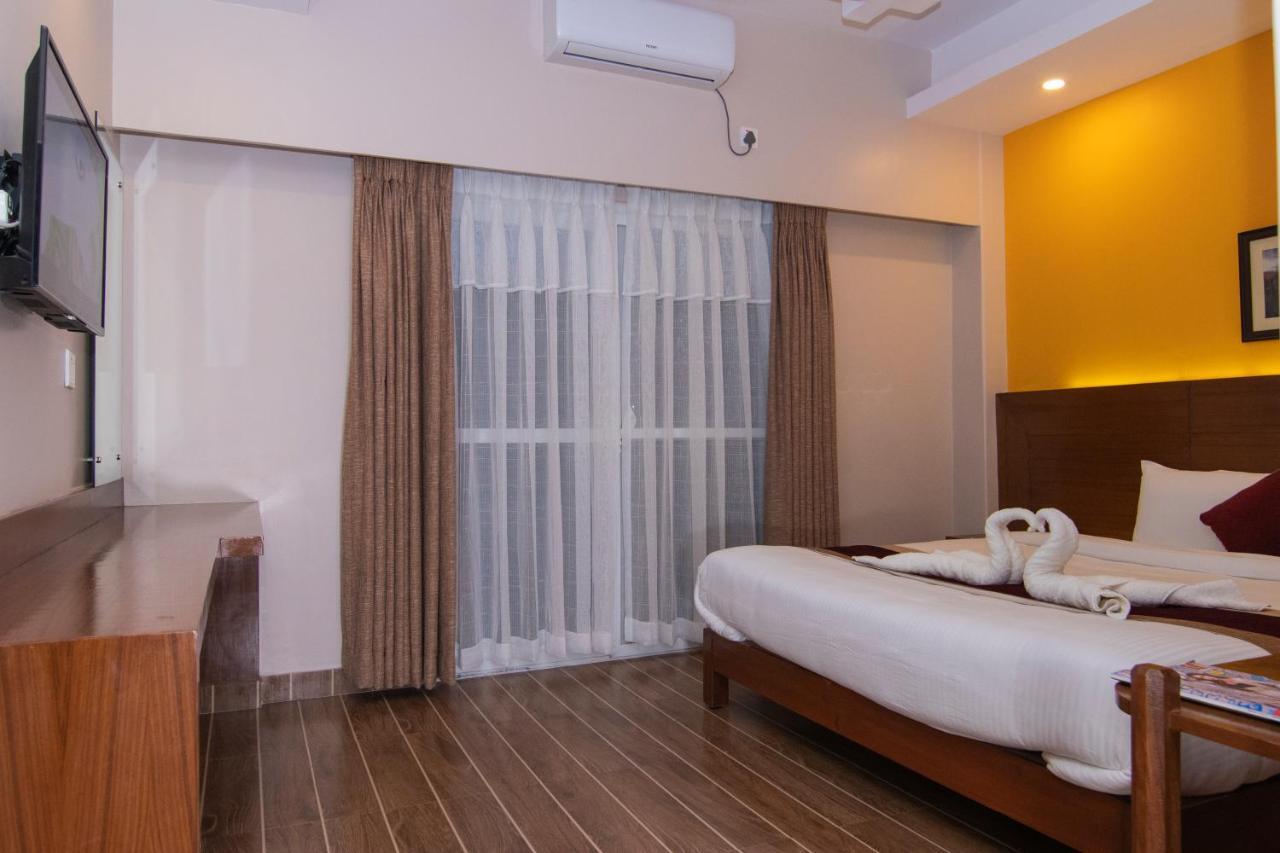 Hotel Balcony โพคารา ภายนอก รูปภาพ